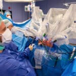 FCA gegen Uniklinik Augsburg: FCA-Profi Raphael Framberger tritt gegen OP-Roboter DaVinci® an