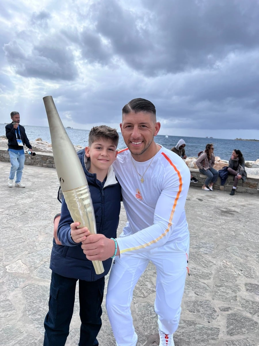 Augsburg/Paros | Schwabenkanute Christos Tsakmakis darf die Fackel mit der olympischen Flamme tragen 3 Augsburg/Paros | Schwabenkanute Christos Tsakmakis Darf Die Fackel Mit Der Olympischen Flamme Tragen