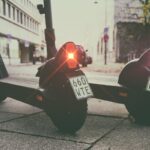Neuburg an der Donau | 13-Jähriger prallt mit  E-Scooter in geparkten  Traktor