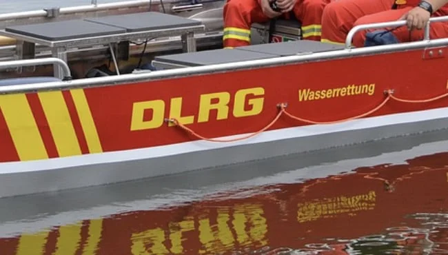 Boot bei Einsatz gekentert | 22-jähriger Feuerwehrmann in Offingen (Kreis Günzburg) vermisst