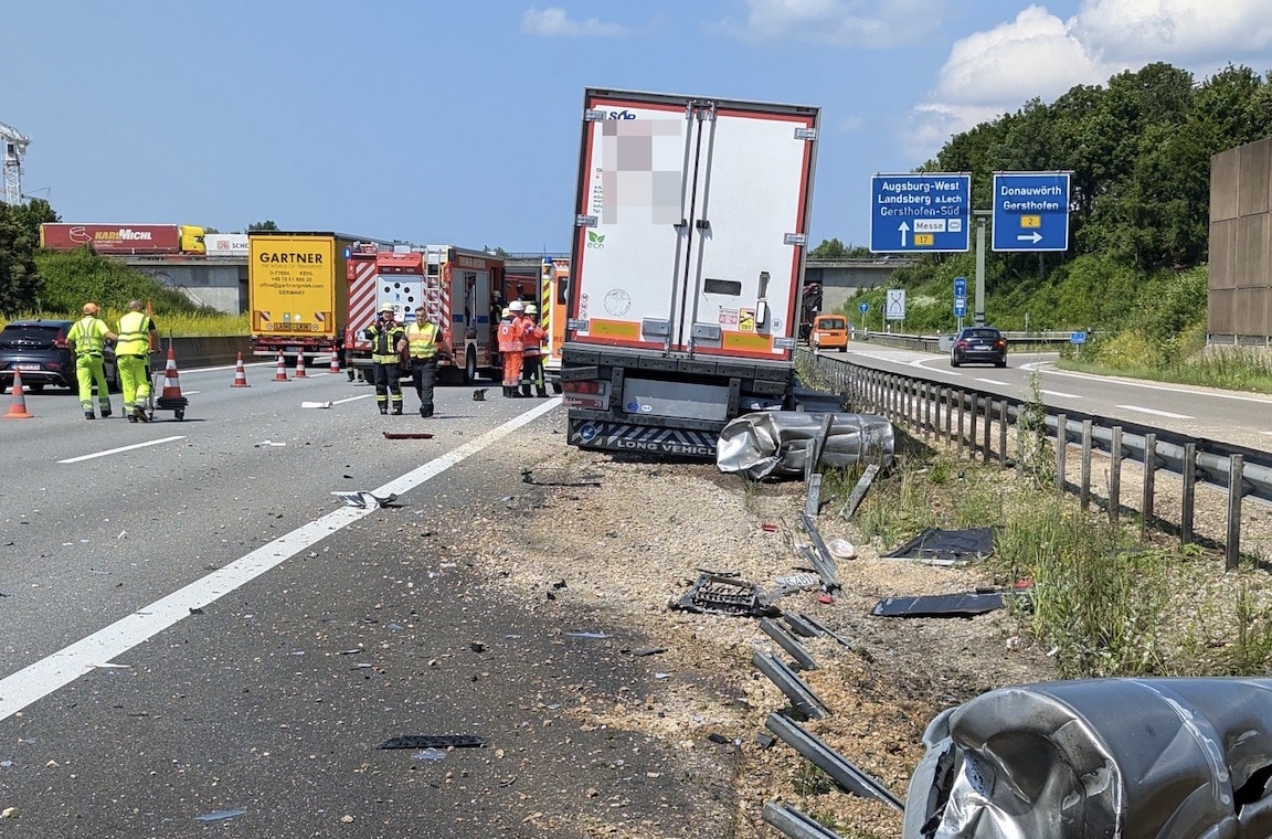 A8 auf Höhe Augsburg West | Verkehrsunfall mit LKW 2 A8 Auf Höhe Augsburg West | Verkehrsunfall Mit Lkw