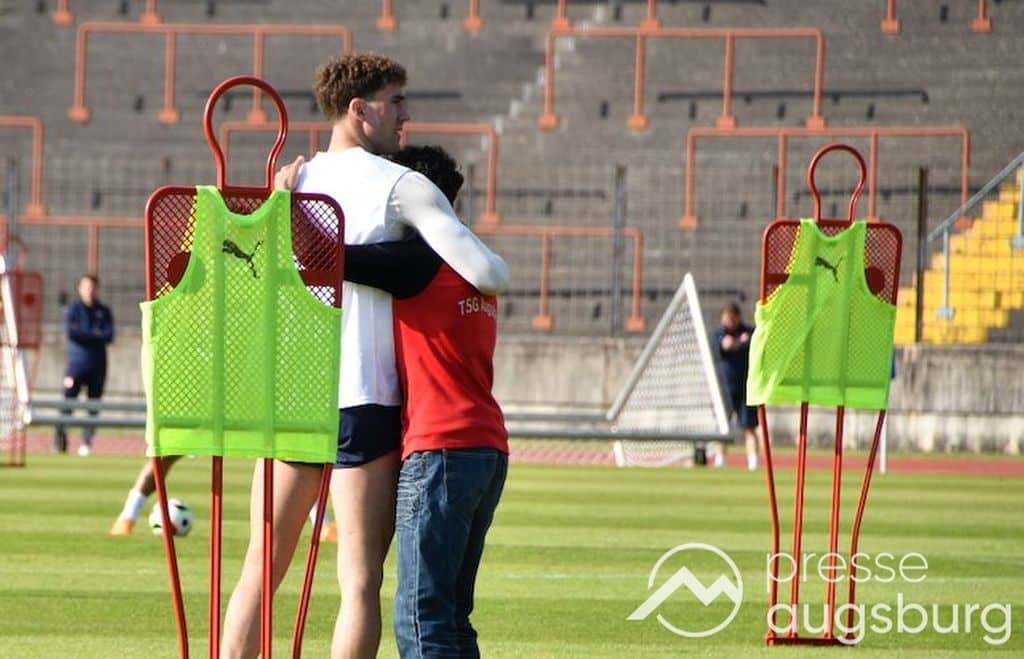 Serbien Will Chance Bei Erster Em Nutzen |  2.800 Fußballfans Verfolgen Training In Augsburg