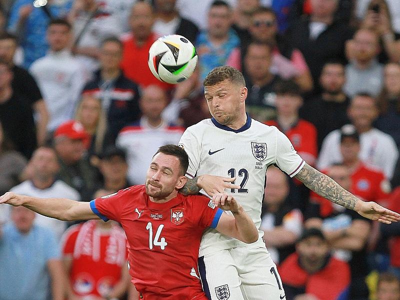 Fussball Em England Schlaegt Serbien Muehevoll