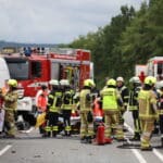 B2 im Kreis Weißenburg-Gunzenhausen | Ungebremst in Pannen-Lastwagen gekracht: Mann (42) schwer verletzt!