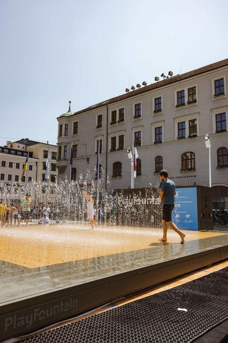 Der Wohl Coolste Wasserspielplatz Schwabens | Die Playfountain Steht Wieder Auf Dem Augsburger Rathausplatz