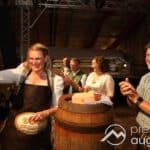 Nur zwei Schläge | Oberbürgermeisterin eröffnet Augsburger Herbstplärrer mit dem traditionellen Bieranstich