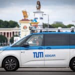 Härtetest für KI | Forschende der TUM erproben selbstfahrenden Kleinbus direkt am Münchner Oktoberfest