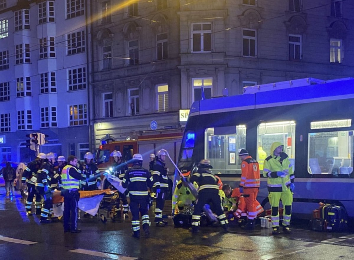 München | 31-jähriger Fußgänger von Trambahn erfasst und schwer verletzt