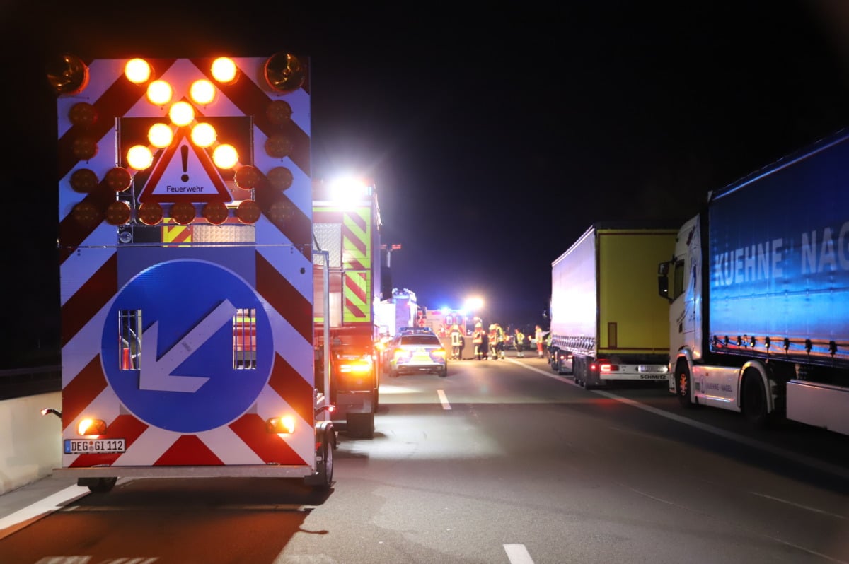 Nach Unfall von Rettungswagen erfasst:  59-Jähriger stirbt nach Unfall auf A3 bei Iggensbach