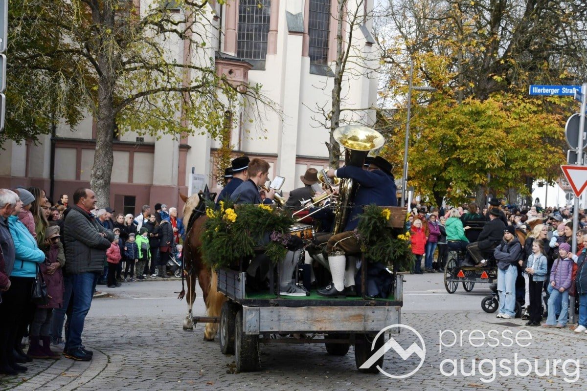 Leonhardiritt Weißenhorn | Feierlicher Umzug mit langer Geschichte sorgt für Straßensperrungen und Umleitungen 43 Leonhardiritt Weißenhorn | Feierlicher Umzug Mit Langer Geschichte Sorgt Für Straßensperrungen Und Umleitungen