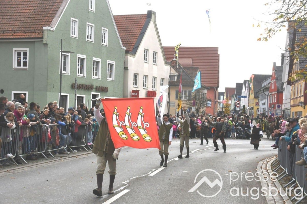 Leonhardiritt Weißenhorn | Feierlicher Umzug mit langer Geschichte sorgt für Straßensperrungen und Umleitungen 61 Leonhardiritt Weißenhorn | Feierlicher Umzug Mit Langer Geschichte Sorgt Für Straßensperrungen Und Umleitungen