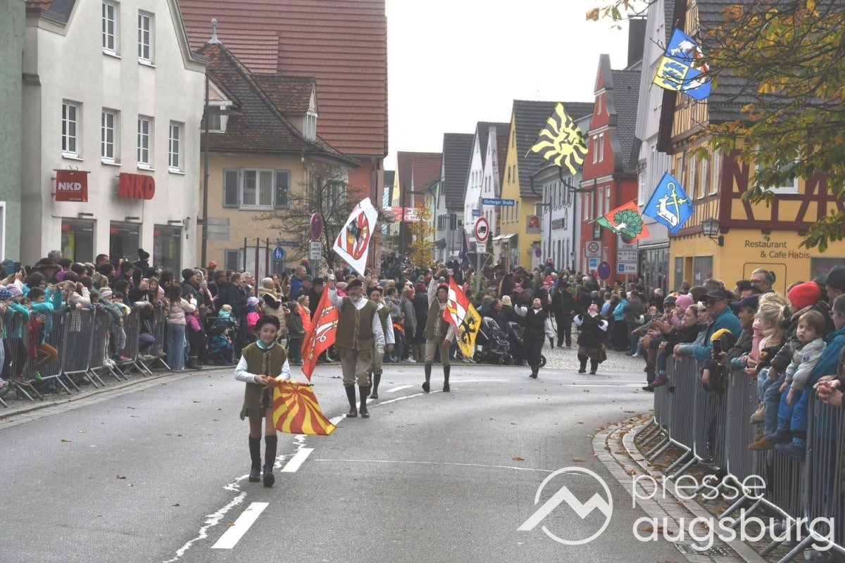 Leonhardiritt Weißenhorn | Feierlicher Umzug mit langer Geschichte sorgt für Straßensperrungen und Umleitungen 63 Leonhardiritt Weißenhorn | Feierlicher Umzug Mit Langer Geschichte Sorgt Für Straßensperrungen Und Umleitungen