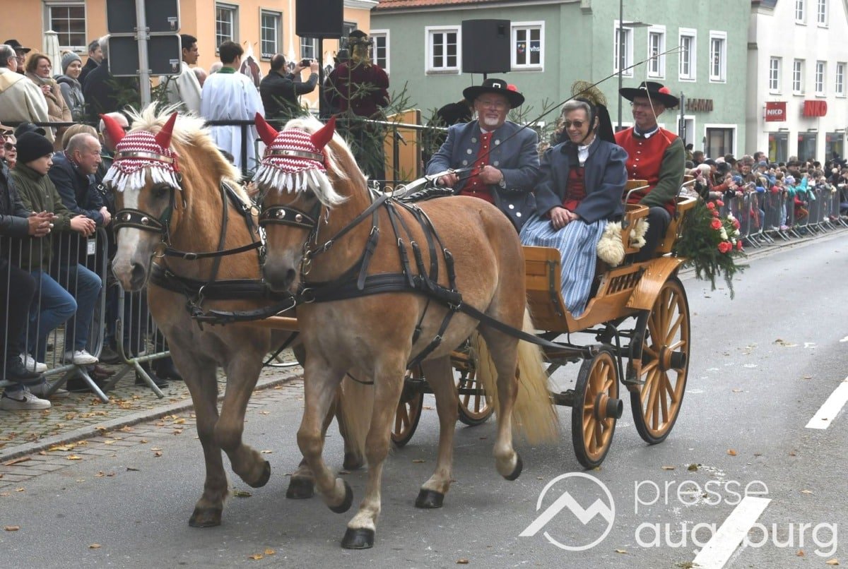 Leonhardiritt Weißenhorn | Feierlicher Umzug mit langer Geschichte sorgt für Straßensperrungen und Umleitungen 69 Leonhardiritt Weißenhorn | Feierlicher Umzug Mit Langer Geschichte Sorgt Für Straßensperrungen Und Umleitungen