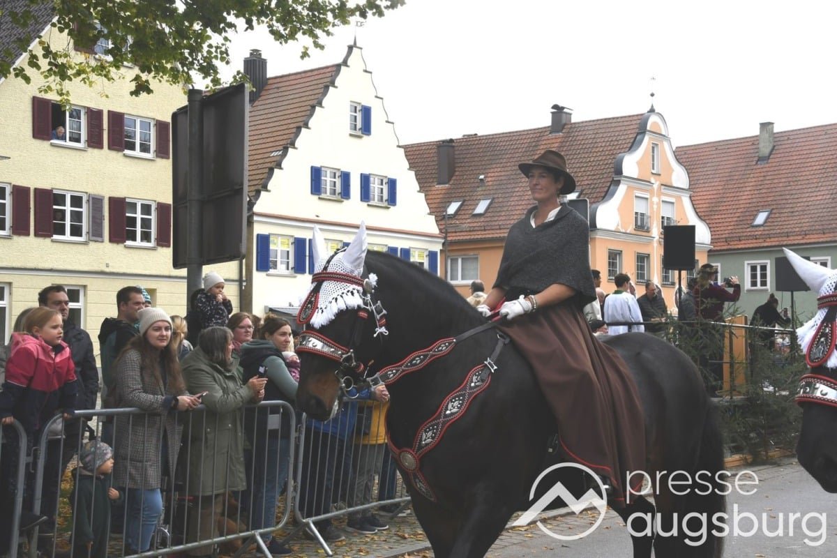 Leonhardiritt Weißenhorn | Feierlicher Umzug mit langer Geschichte sorgt für Straßensperrungen und Umleitungen 76 Leonhardiritt Weißenhorn | Feierlicher Umzug Mit Langer Geschichte Sorgt Für Straßensperrungen Und Umleitungen