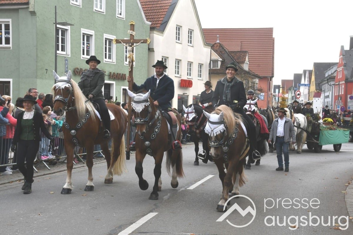 Leonhardiritt Weißenhorn | Feierlicher Umzug mit langer Geschichte sorgt für Straßensperrungen und Umleitungen 79 Leonhardiritt Weißenhorn | Feierlicher Umzug Mit Langer Geschichte Sorgt Für Straßensperrungen Und Umleitungen
