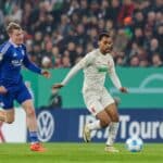 Ein hartes Stück Arbeit | Der FC Augsburg zieht nach Sieg über Schalke ins Pokal-Achtelfinale ein