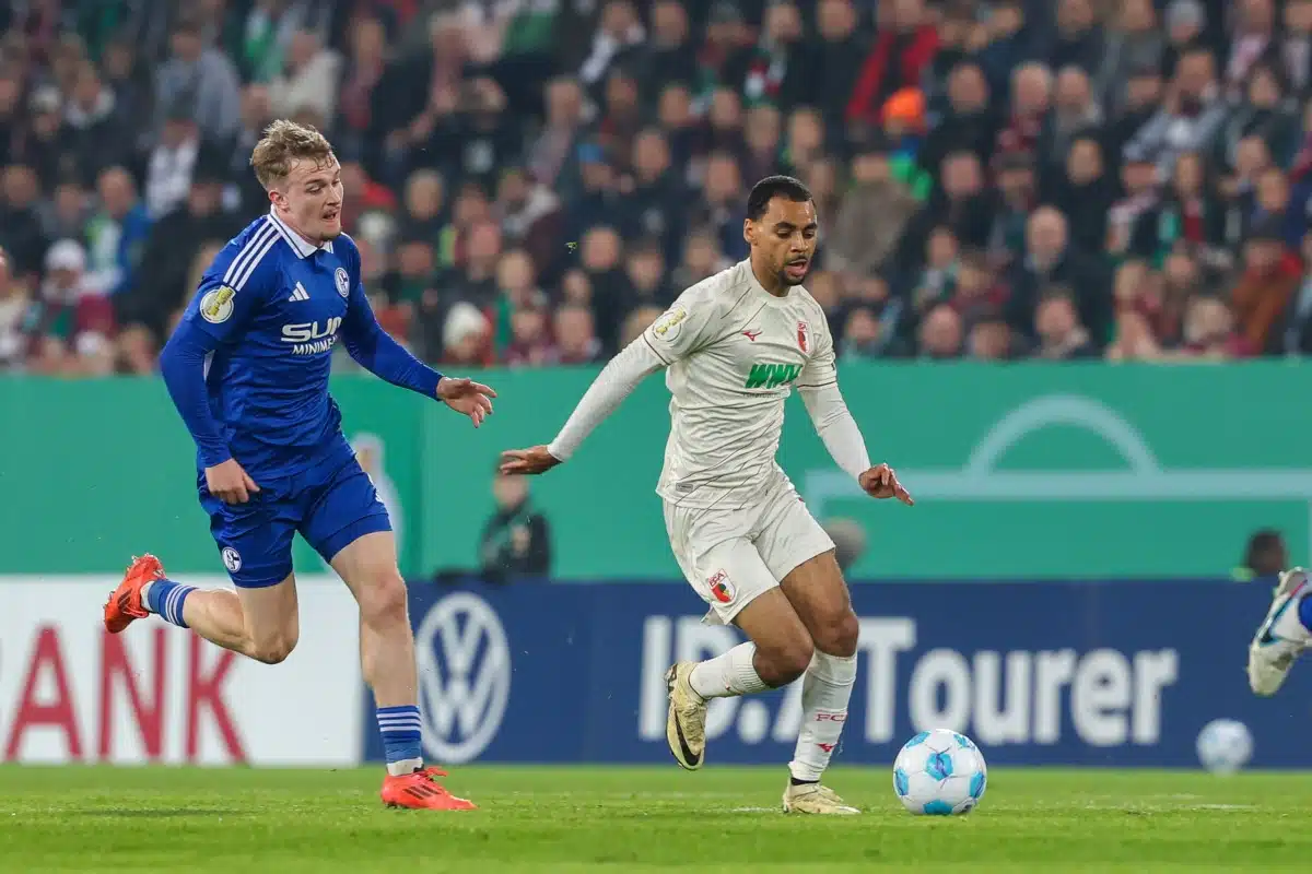 Ein hartes Stück Arbeit | Der FC Augsburg zieht nach Sieg über Schalke ins Pokal-Achtelfinale ein