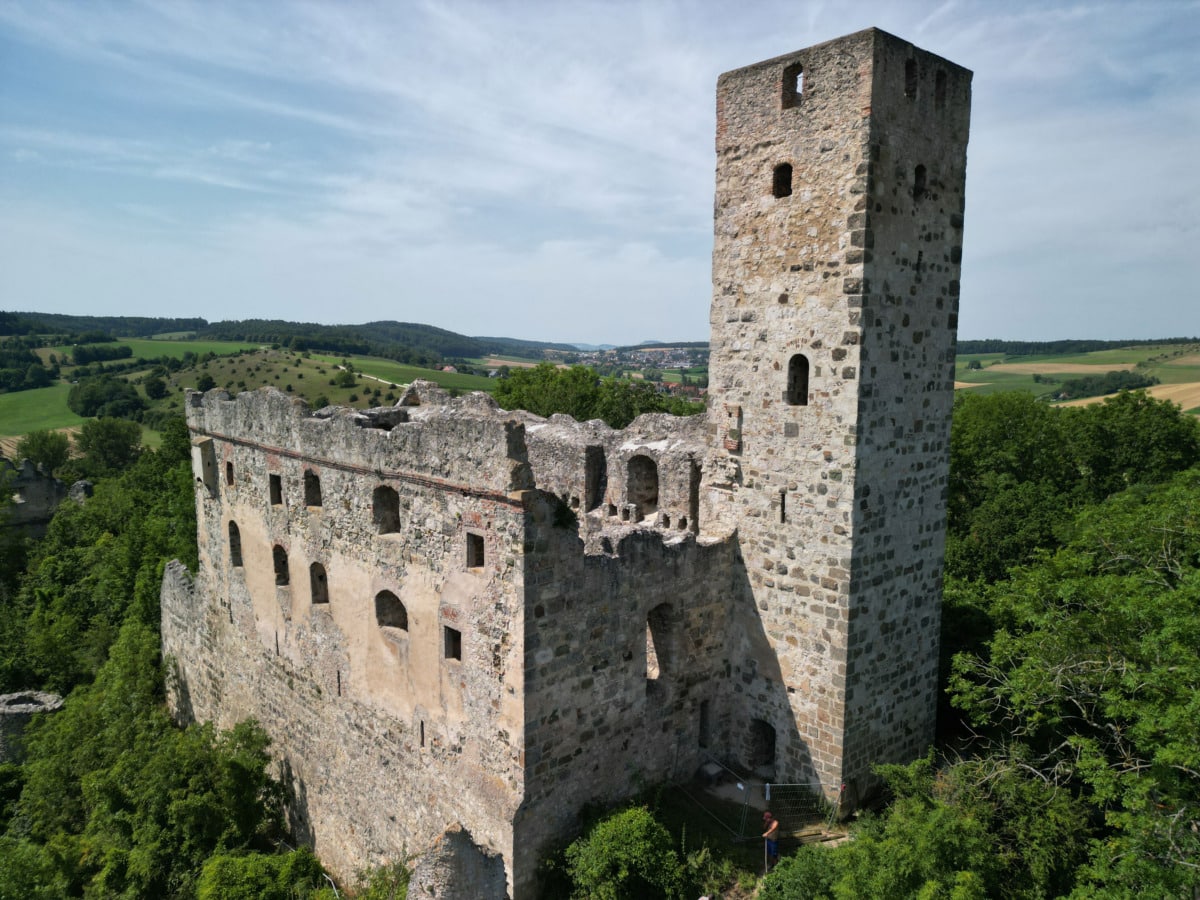 Burgruine Niederhaus in Hürnheim: Neue Informationstafeln für eine historische Entdeckungsreise