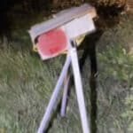 An der B16 bei Neuburg | Unbekannter errichtet Blitzer-Attrappe