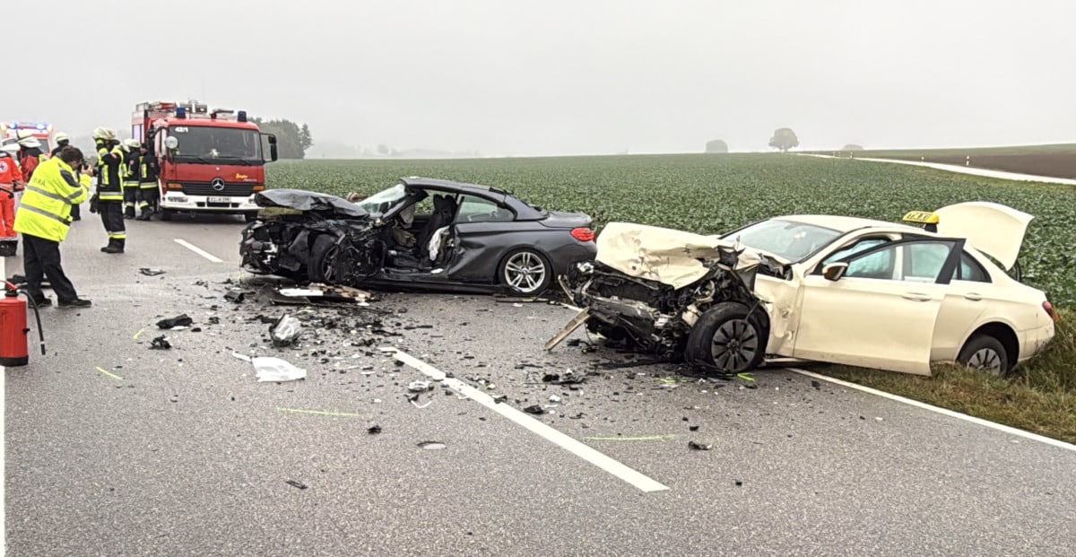 Frontalzusammenstoß mit Taxi | Seniorin stirbt bei Unfall auf EI21 bei Eichstätt