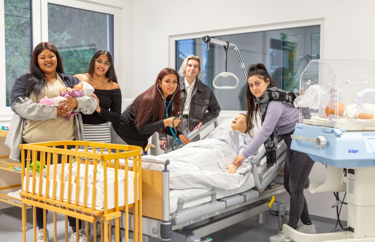 Neue Pflegeschule der Wertachkliniken eingeweiht: Moderner Lernort mit Wohlfühlatmosphäre ist in Bobingen entstanden