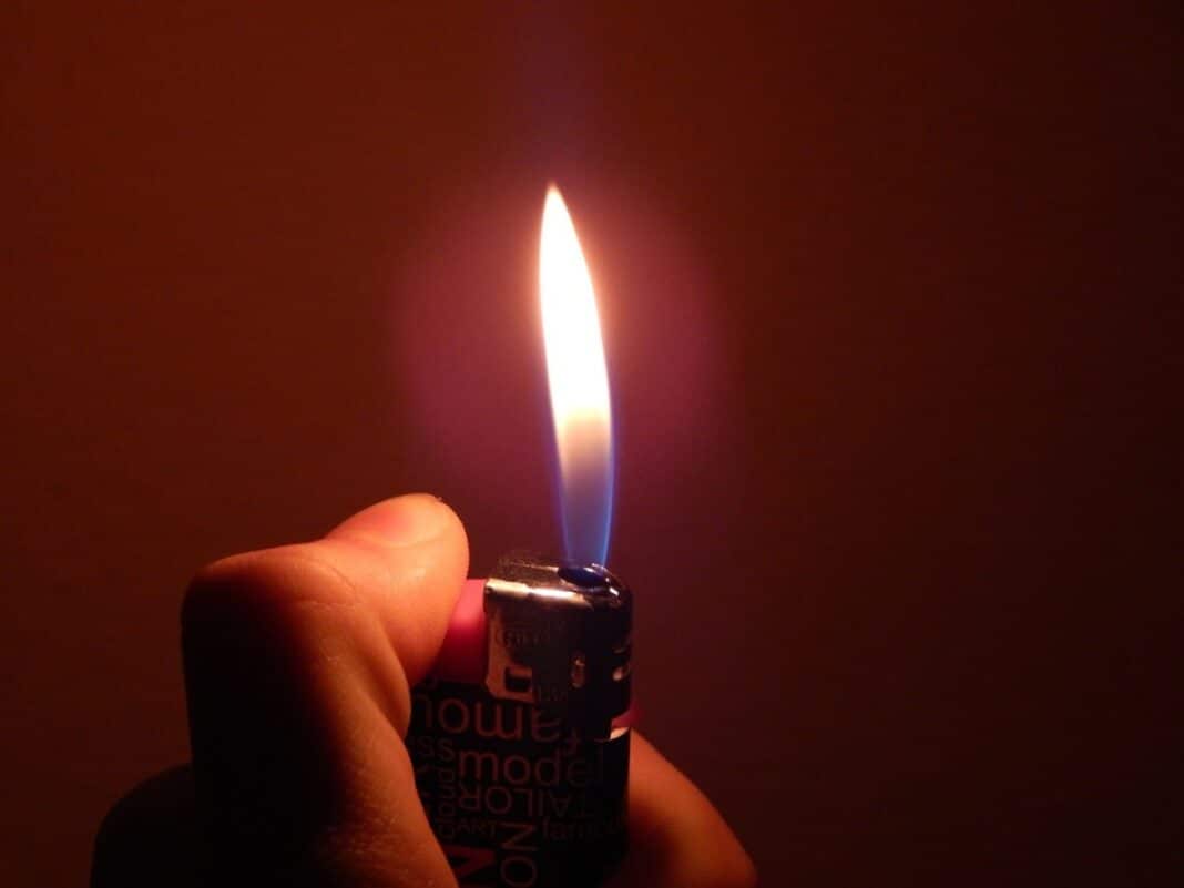 lighter-585648_1280