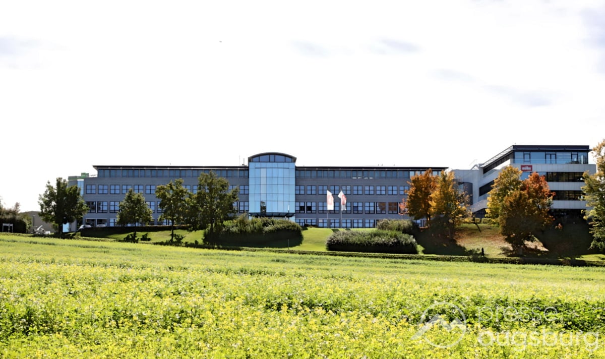 Greenpeace-Protest Bei Müllermilch In Aretsried |  Großeinsatz Von Polizei Und Feuerwehr