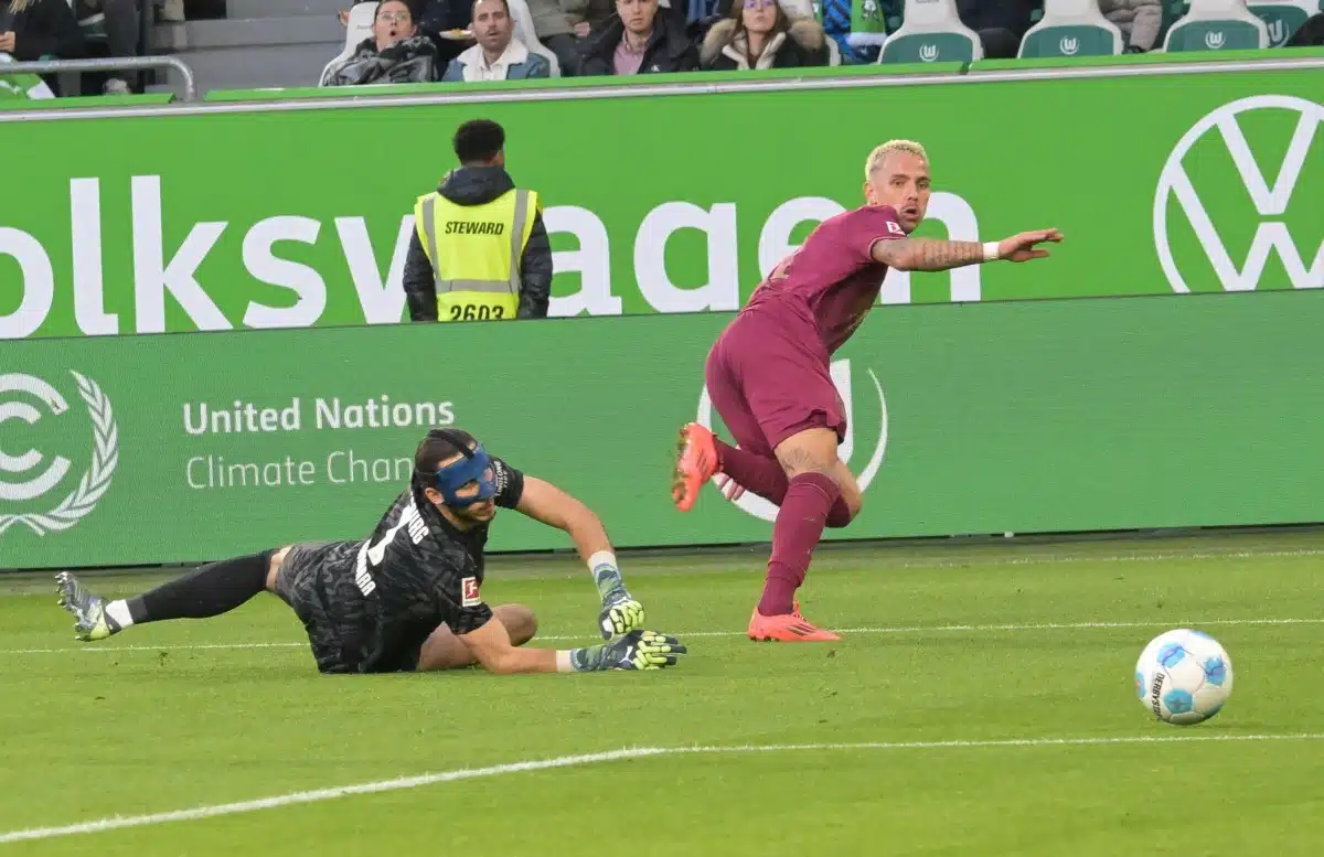 FC Augsburg holt in Wolfsburg den ersten Auwärtspunkt der Saison