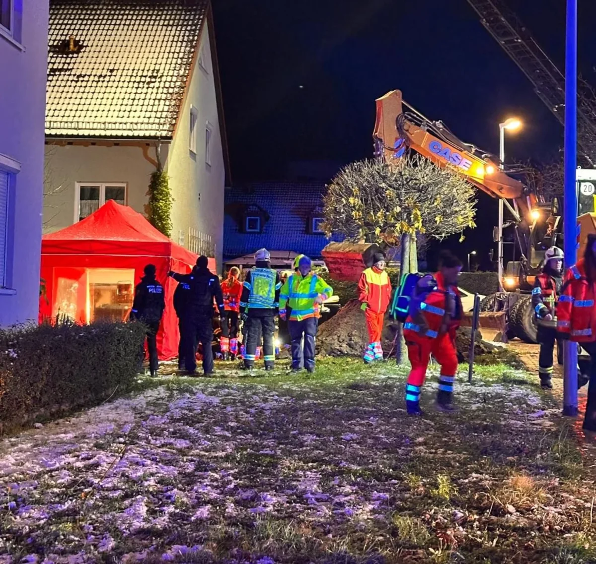 Pirna (Sachsen) | Zweijähriger fällt in tiefes Rohr: Große Rettungsaktion in Eiseskälte
