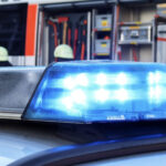 Ehekirchen | Autofahrer weicht Reh aus und prallt gegen Baum – Leicht verletzt