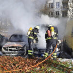 Pkw-Brand in München verursacht Totalschäden an drei Fahrzeugen