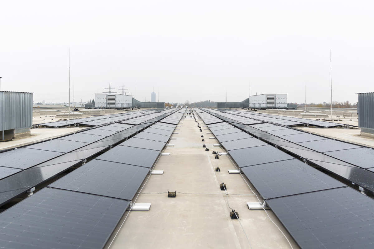 Messe Augsburg setzt Maßstäbe in Nachhaltigkeit – Neue Solaranlage deckt große Teile des Strombedarfs