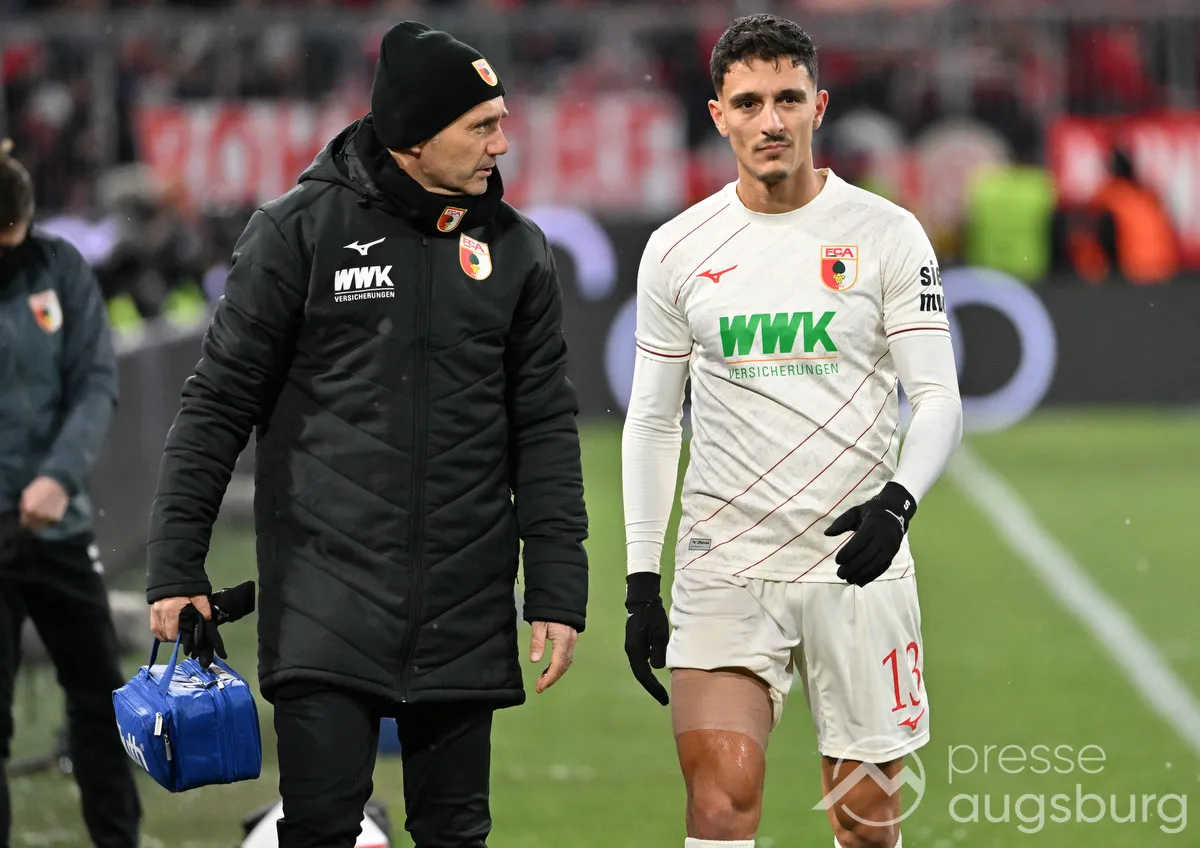 FC Augsburg bangt um Dimitrios Giannoulis: Einsatz gegen Bochum fraglich