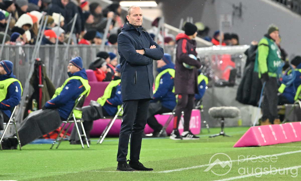 „Bis zu den zwei Elfmetern haben wir es gut verteidigt." | Die Stimmen zur 0:3 Auswärtsniederlage des FCA bei den Bayern 9 „Bis Zu Den Zwei Elfmetern Haben Wir Es Gut Verteidigt.&Quot; | Die Stimmen Zur 0:3 Auswärtsniederlage Des Fca Bei Den Bayern