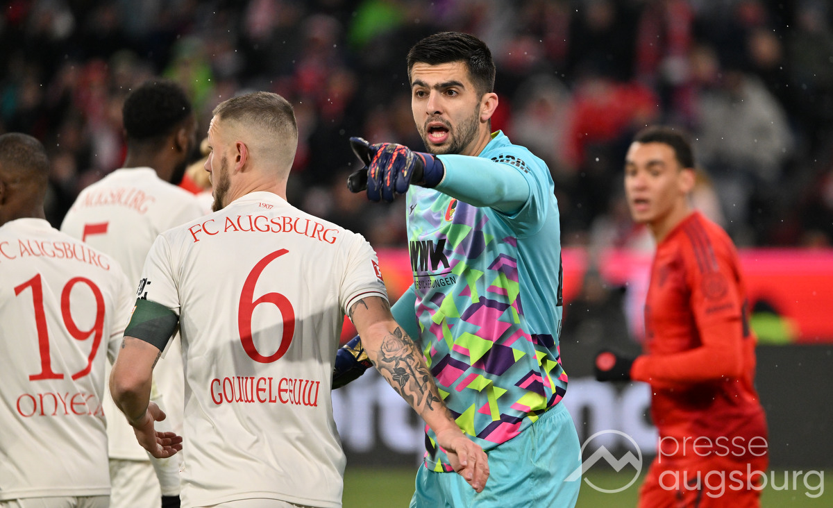 „Bis zu den zwei Elfmetern haben wir es gut verteidigt." | Die Stimmen zur 0:3 Auswärtsniederlage des FCA bei den Bayern 7 „Bis Zu Den Zwei Elfmetern Haben Wir Es Gut Verteidigt.&Quot; | Die Stimmen Zur 0:3 Auswärtsniederlage Des Fca Bei Den Bayern