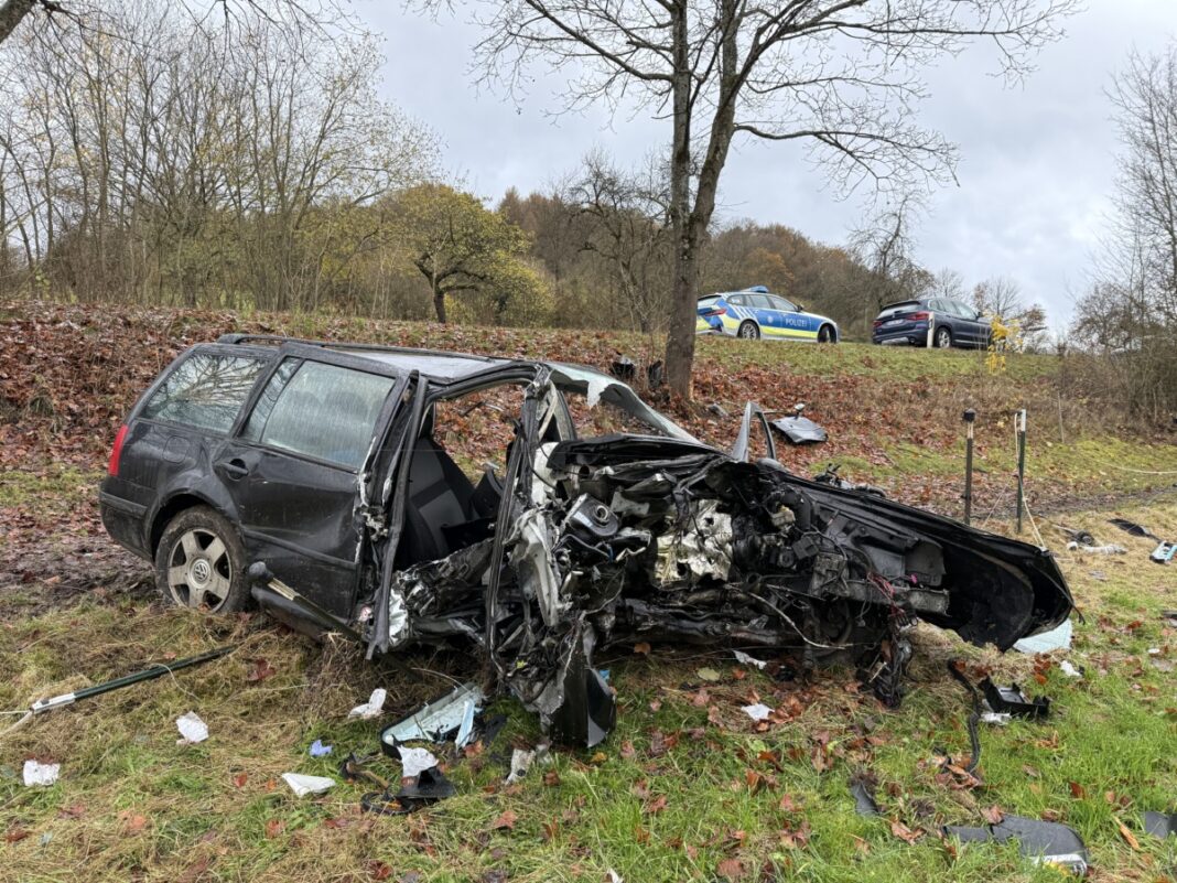 Tragischer Verkehrsunfall: 69-Jähriger stirbt, zwei Kinder verletzt