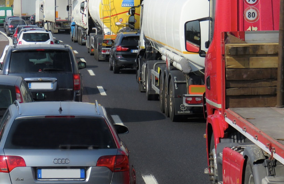 Pannen-Lkw im Baustellenbereich der A96 bei Gräfelfing sorgt für erheblichen Rückstau