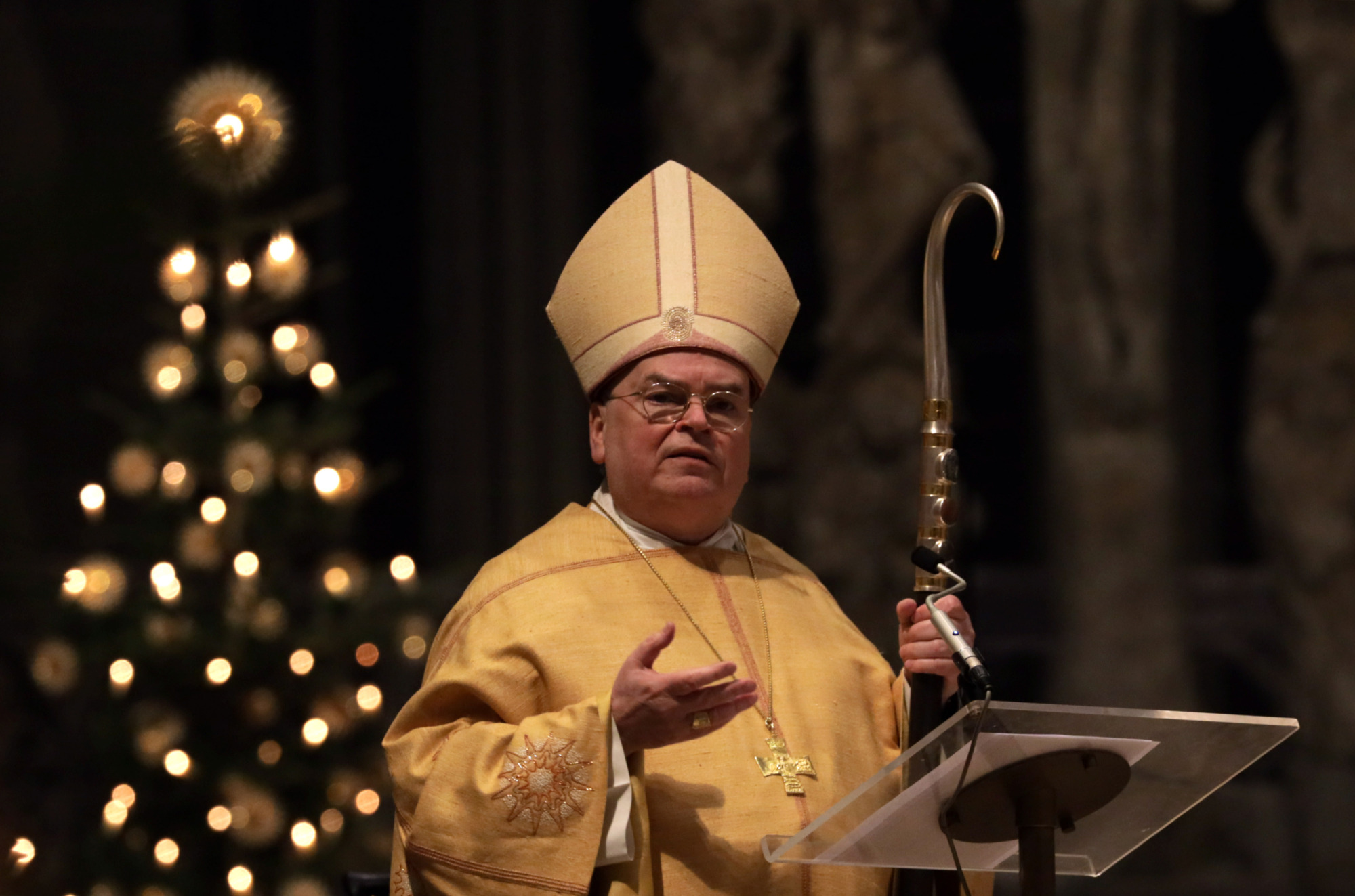 Christmette im Augsburger Dom | Armut und göttliche Menschwerdung im Fokus der Weihnachtspredigt