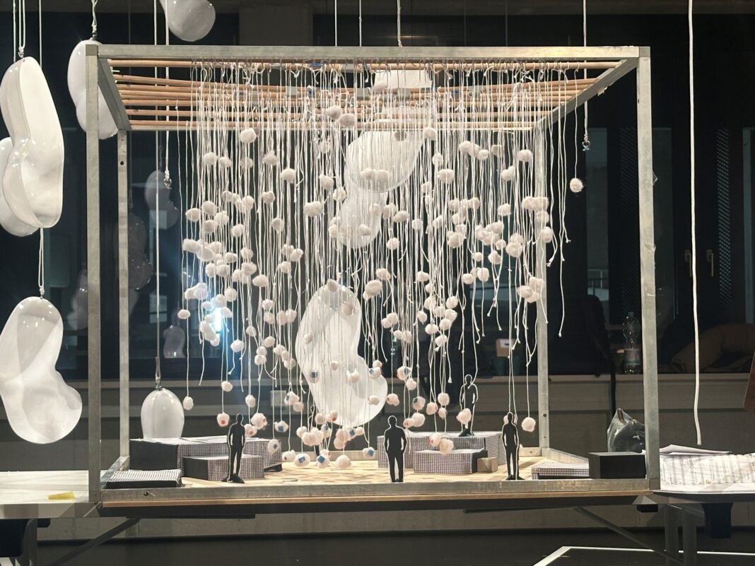 buehnenbild_last_night_c__nico_de_rooij