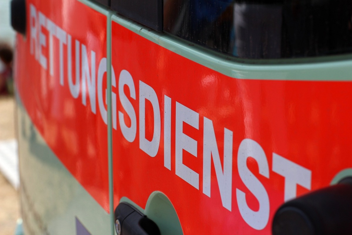 Neuburg | Autofahrer übersieht Radfahrer am Donauwörther Berg – 33-Jähriger in Klinik eingeliefert