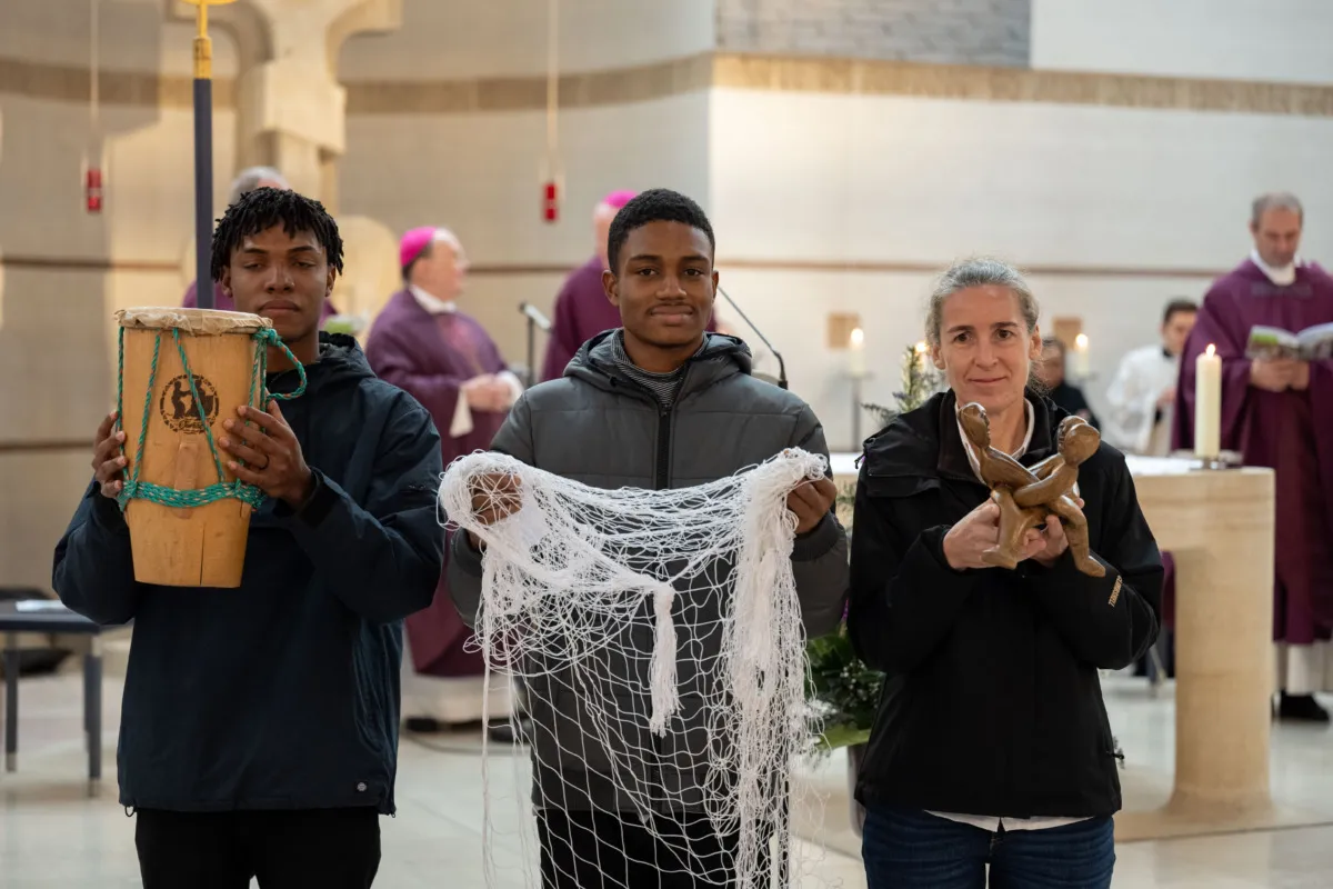 Bundesweite Adveniat-Weihnachtsaktion 2024 mit feierlichem Gottesdienst in Königsbrunn eröffnet