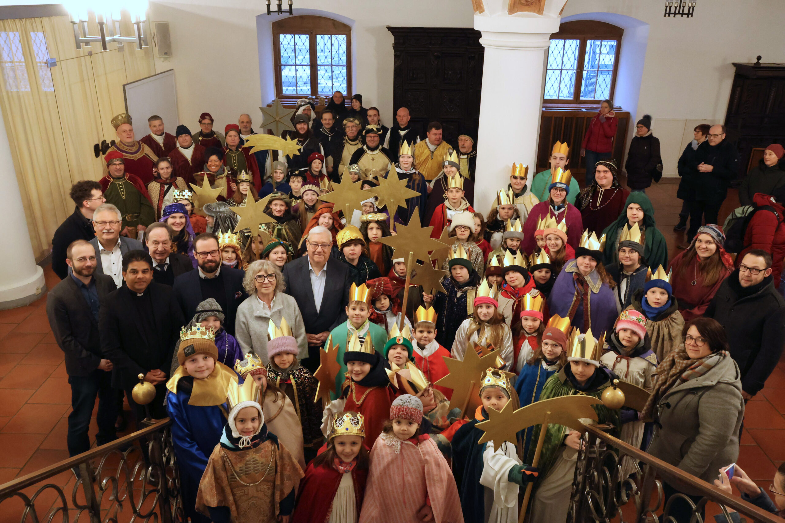 Sternsinger bringen den Segen ins Memminger Rathaus – Engagement für Kinderrechte weltweit
