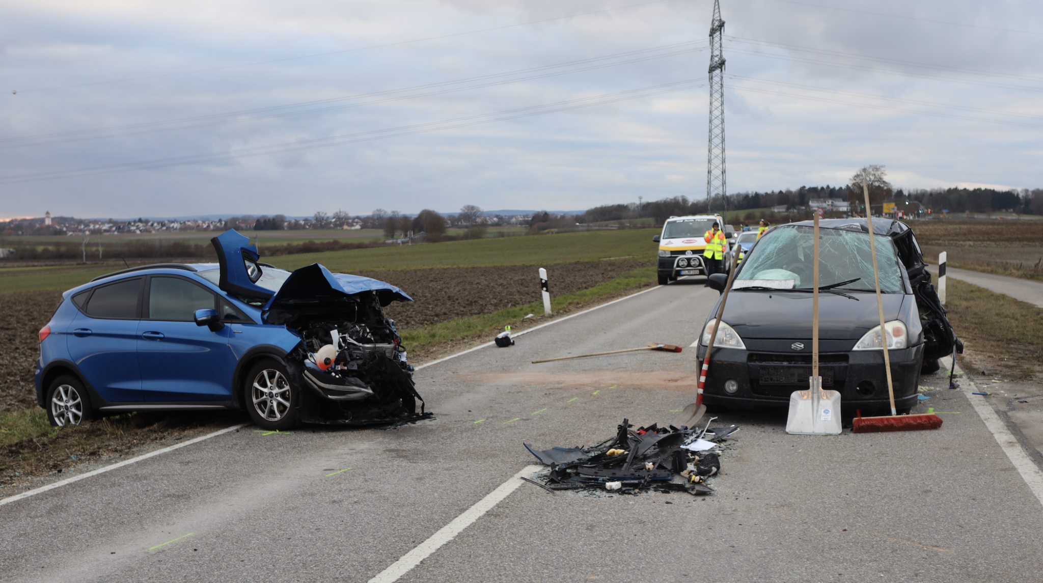 Schwerer Unfall auf der EI18 bei Lenting: Eine Frau verstorben, eine weitere Person verletzt