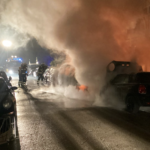 Feuerwehr München löschte mehrere Fahrzeuge in der Cuvilliésstraße