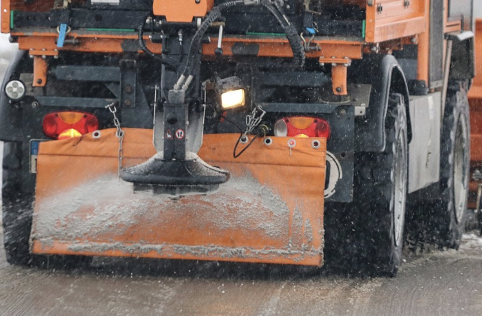 Blitzeis und Schneefall: Verkehrschaos auf der A8 und A96 Blitzeis und Schneefall: Verkehrschaos auf der A8 und A96
