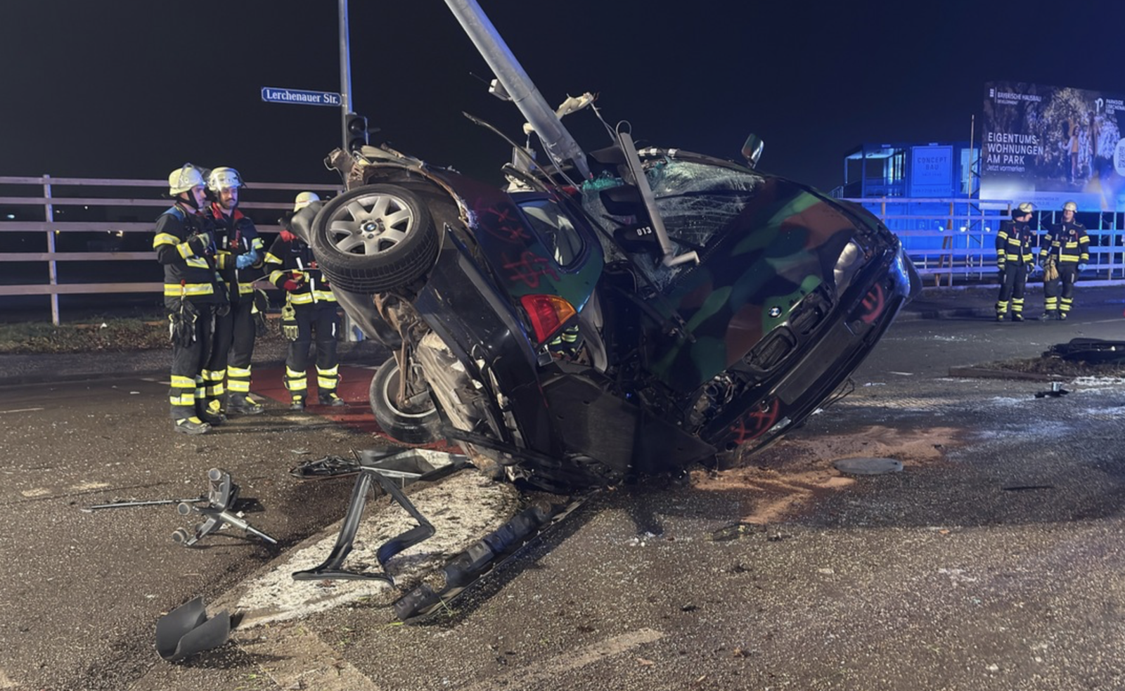 Schwerer Verkehrsunfall in Feldmoching: BMW-Fahrer schwer verletzt