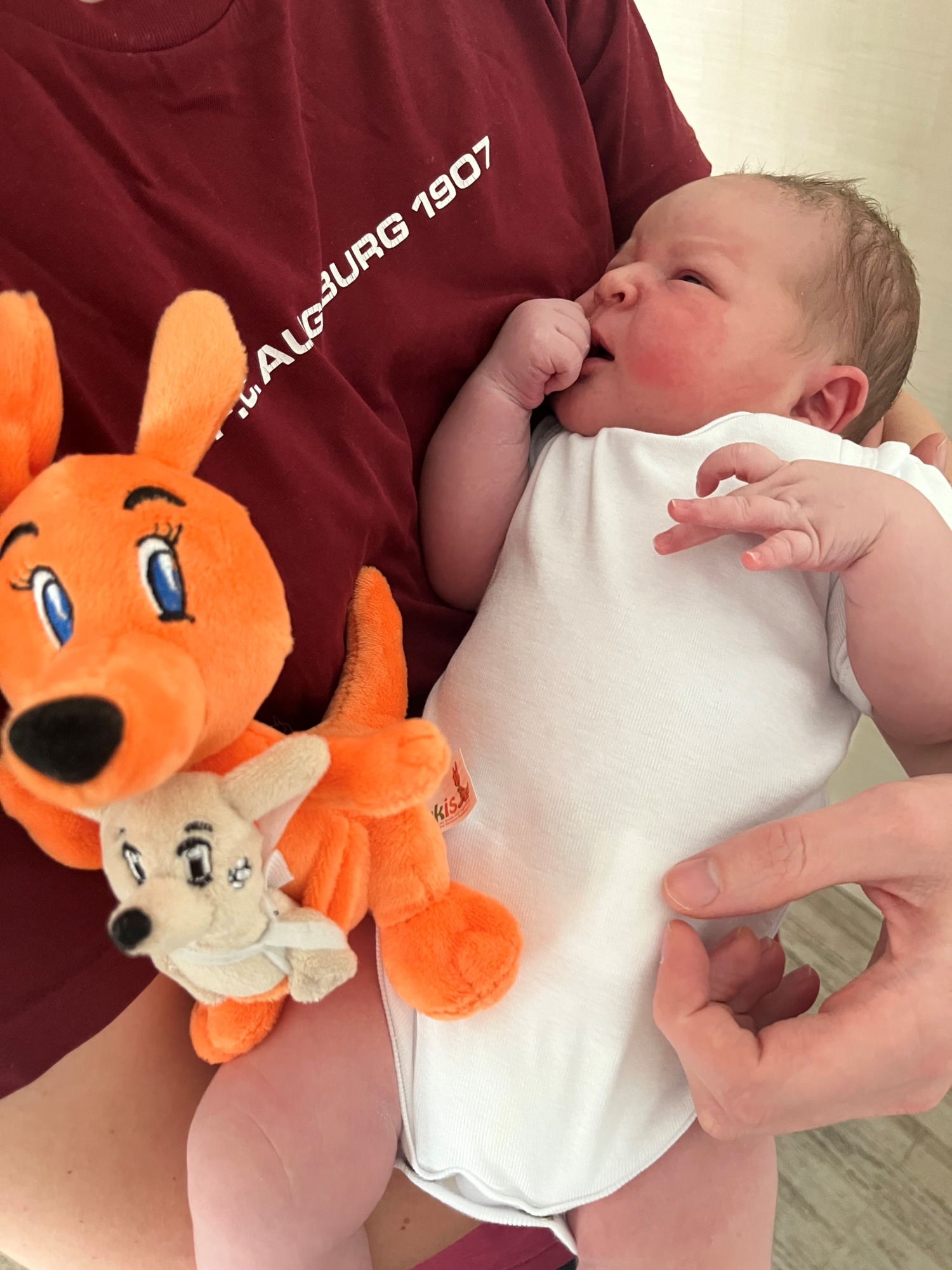 Neues Jahr, neues Leben | Augsburger Neujahrsbaby Janosch kommt um kurz vor 2 Uhr auf die Welt