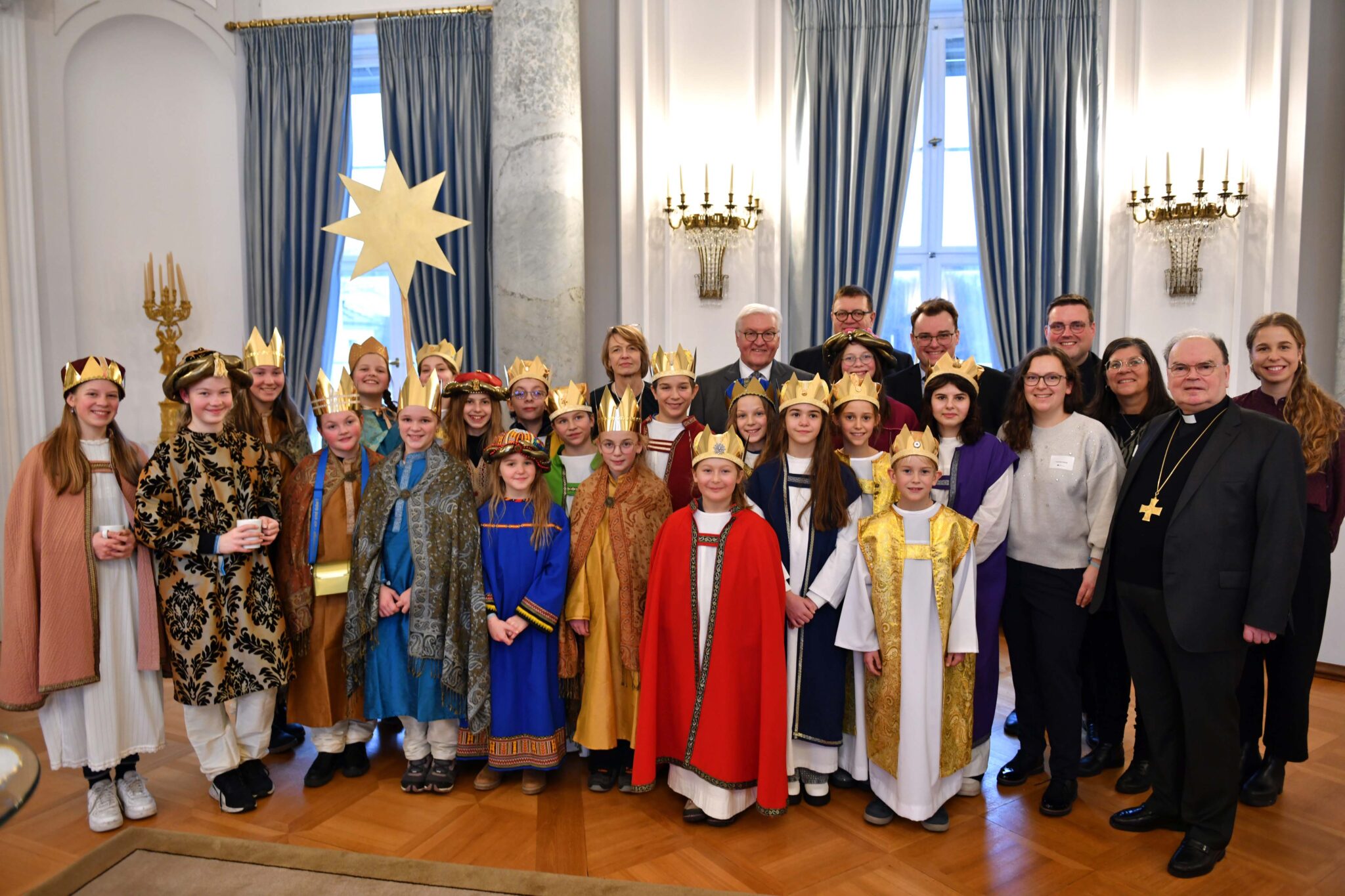 Sternsinger aus Kempten bringen Segen und Hoffnung ins Schloss Bellevue