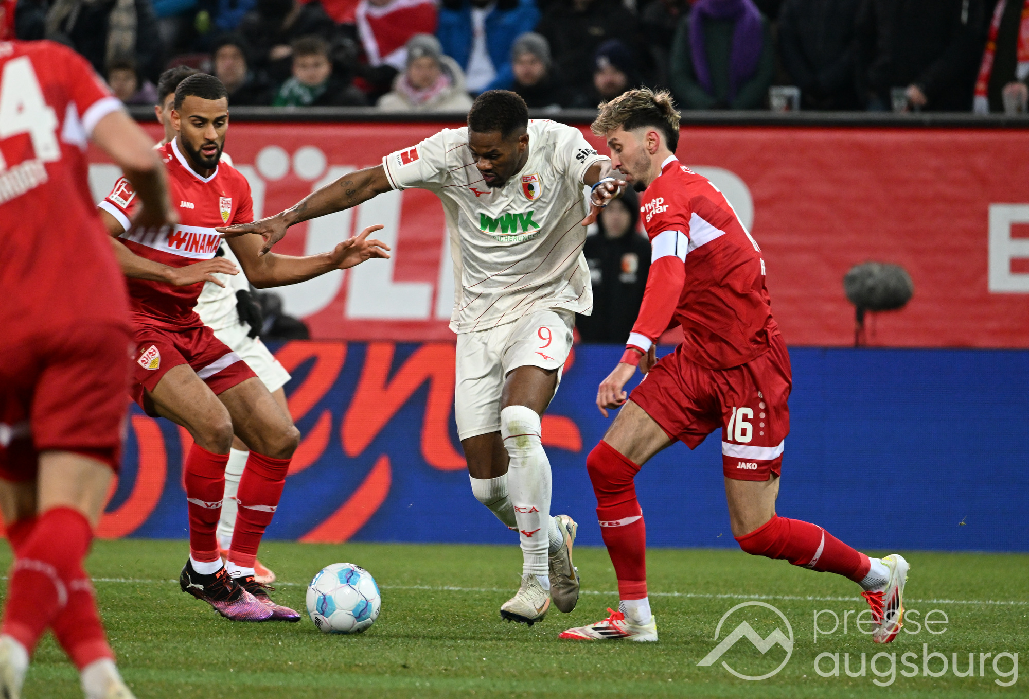 FC Augsburg verliert erstes Spiel des Jahres – VfB Stuttgart siegt dank Jokertor im Schwabenderby