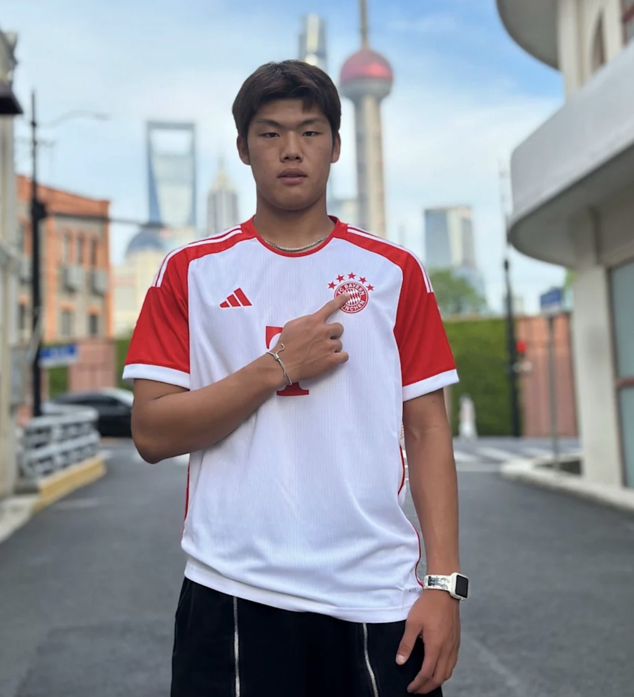 Schockierende Nachrichten: Hirntod bei Ex-Bayern-Talent Guo Jiaxuan (18)